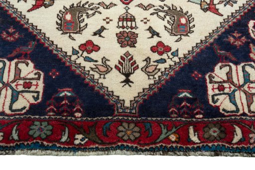 Central medallion detail of New Shiraz rug from Iran / Persia