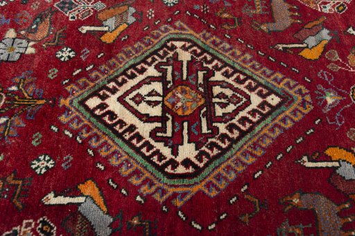 Central medallion detail of 2000s Shiraz rug from Iran / Persia