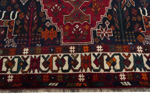 Central medallion detail of 2000s Shiraz rug from Iran / Persia