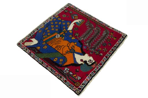 Close-up detail of 2000s Shiraz rug from Iran / Persia showing Wool weave