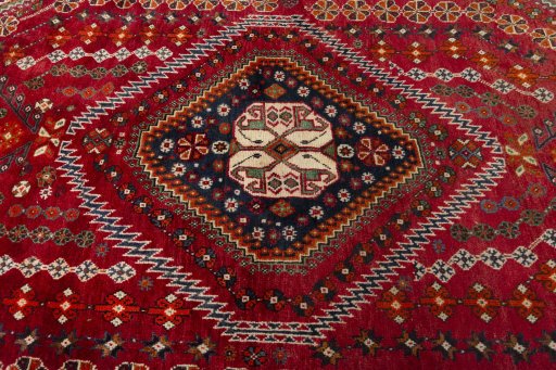 Central medallion detail of 2000s Shiraz rug from Iran / Persia