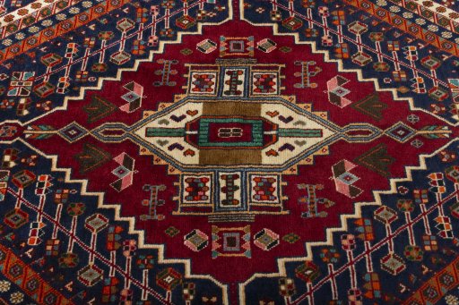 Central medallion detail of 2000s Shiraz rug from Iran / Persia