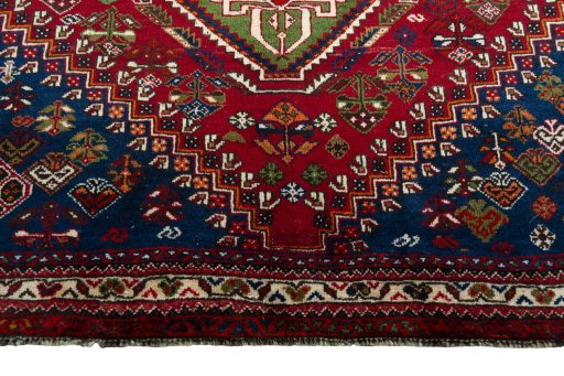 Central medallion detail of 2000s Shiraz rug from Iran / Persia