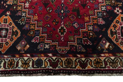 Central medallion detail of 2000s Shiraz rug from Iran / Persia