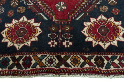 Central medallion detail of 2000s Shiraz rug from Iran / Persia