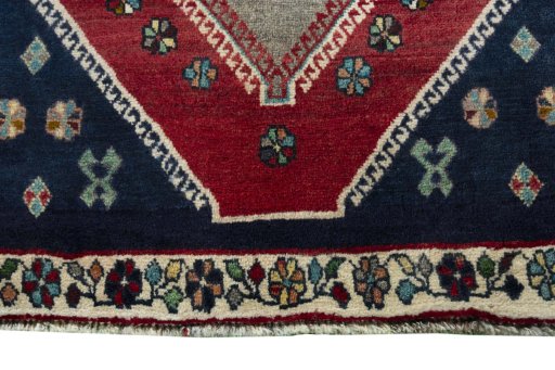 Central medallion detail of 2000s Shiraz rug from Iran / Persia