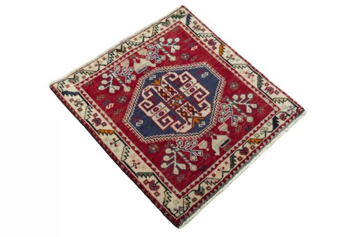 Close-up detail of 2000s Shiraz rug from Iran / Persia showing Wool weave