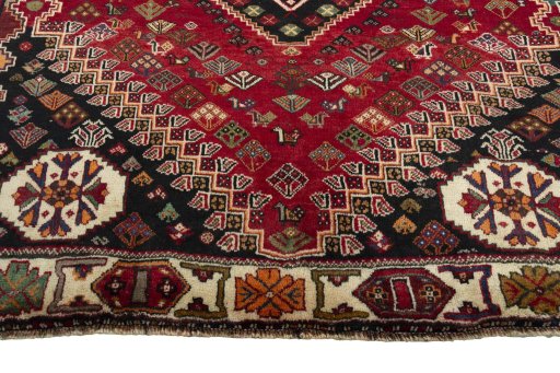 Central medallion detail of 2000s Shiraz rug from Iran / Persia