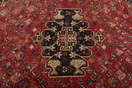 Central medallion detail of 2000s Shiraz rug from Iran / Persia