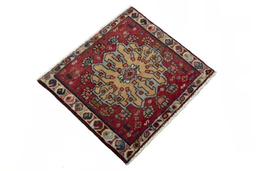 Close-up detail of 2000s Shiraz rug from Iran / Persia showing Wool weave