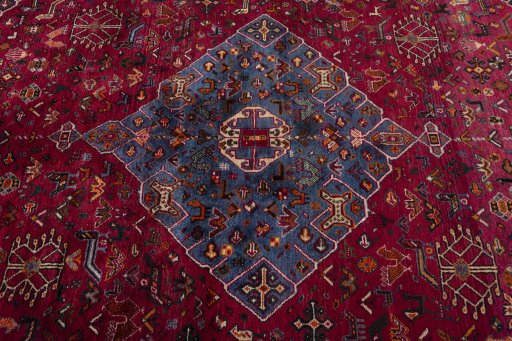 Central medallion detail of 2000s Shiraz rug from Iran / Persia