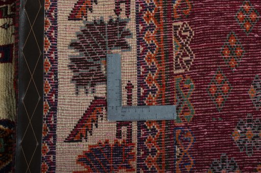 Close-up detail of 2000s Shiraz rug from Iran / Persia showing Wool weave
