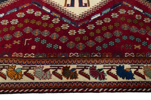 Close-up detail of 2000s Shiraz rug from Iran / Persia showing Wool weave