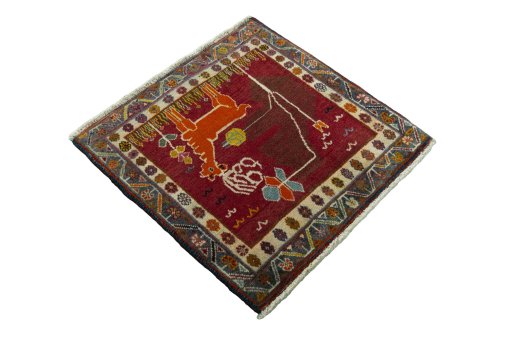 Close-up detail of 2000s Shiraz rug from Iran / Persia showing Wool weave