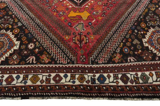 Central medallion detail of 2000s Shiraz rug from Iran / Persia