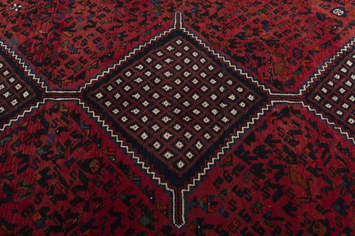 Central medallion detail of 2000s Shiraz rug from Iran / Persia
