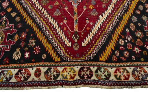 Central medallion detail of 2000s Shiraz rug from Iran / Persia