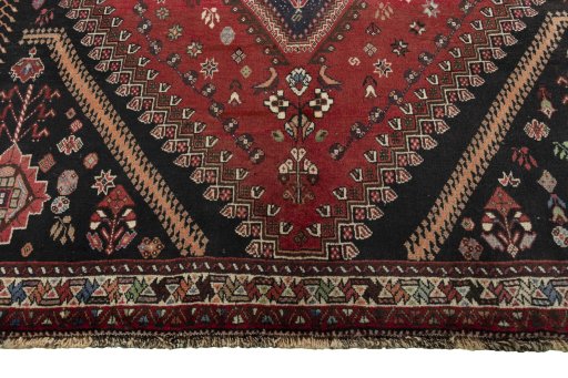 Central medallion detail of 2000s Shiraz rug from Iran / Persia