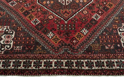 Central medallion detail of 2000s Shiraz rug from Iran / Persia