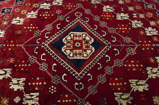 Central medallion detail of 2000s Shiraz rug from Iran / Persia