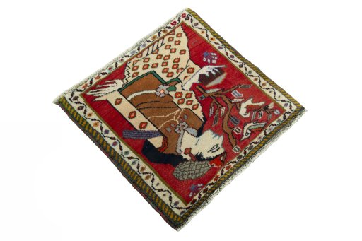 Close-up detail of 2000s Shiraz rug from Iran / Persia showing Wool weave