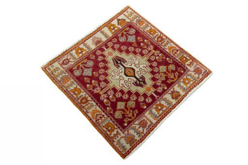 Close-up detail of 2000s Shiraz rug from Iran / Persia showing Wool weave
