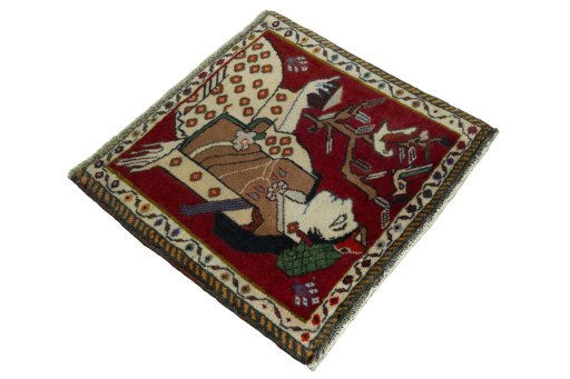 Close-up detail of 2000s Shiraz rug from Iran / Persia showing Wool weave