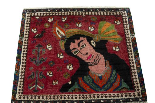 Surface texture of 2000s Shiraz rug with natural Wool and intricate pattern