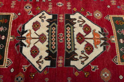 Central medallion detail of 2000s Shiraz rug from Iran / Persia