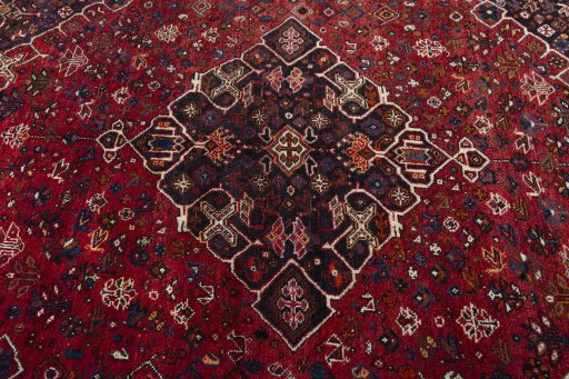 Central medallion detail of 2000s Shiraz rug from Iran / Persia
