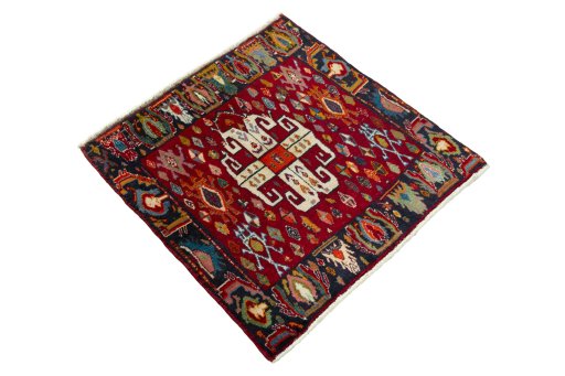 Close-up detail of 2000s Shiraz rug from Iran / Persia showing Wool weave