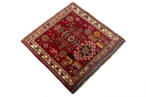 Close-up detail of 2000s Shiraz rug from Iran / Persia showing Wool weave