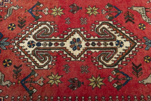 Central medallion detail of 2000s Shiraz rug from Iran / Persia