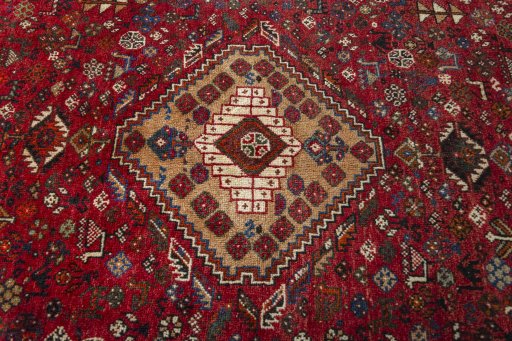 Central medallion detail of 2000s Shiraz rug from Iran / Persia
