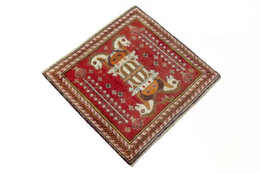 Close-up detail of 2000s Shiraz rug from Iran / Persia showing Wool weave