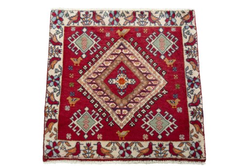 Surface texture of 2000s Shiraz rug with natural Wool and intricate pattern