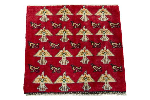 Surface texture of 2000s Shiraz rug with natural Wool and intricate pattern