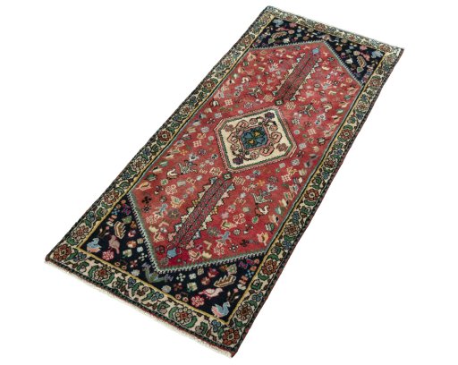 Corner detail of New Shiraz rug showing border pattern and Wool pile