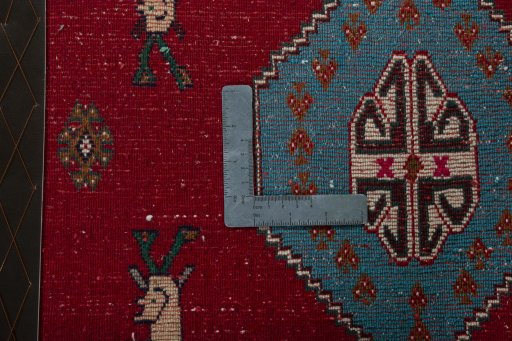 Backside of handmade 1970s Shiraz rug showing knot structure and weave density