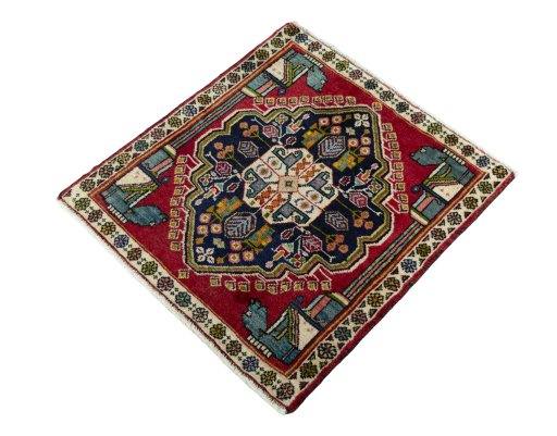 Corner detail of 1970s Shiraz rug showing border pattern and Wool pile