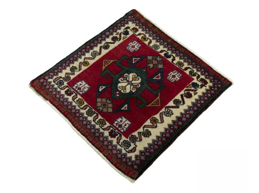 Corner detail of 1970s Shiraz rug showing border pattern and Wool pile