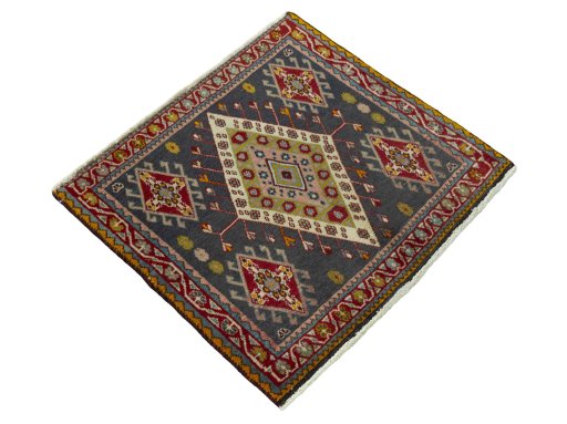 Close-up detail of 1970s Shiraz rug from Iran / Persia showing Wool weave