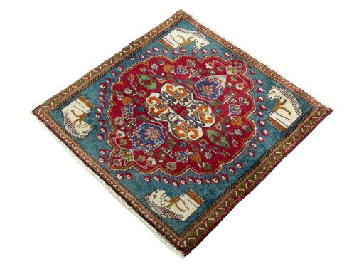 Corner detail of 1970s Shiraz rug showing border pattern and Wool pile