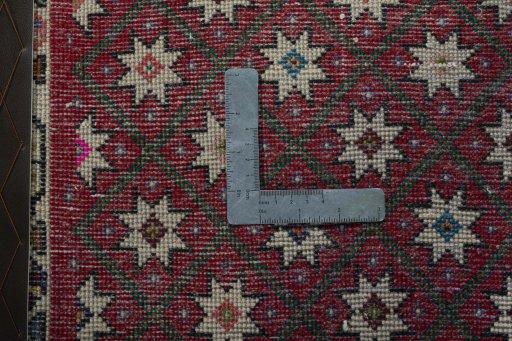 Backside of handmade 1970s Shiraz rug showing knot structure and weave density