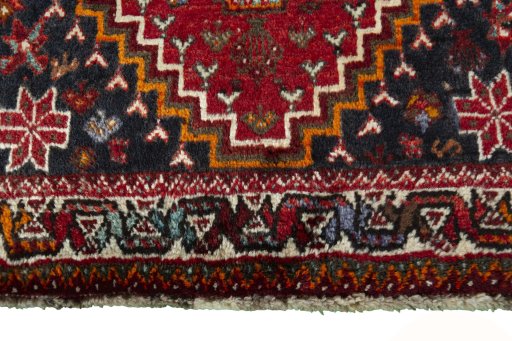 Central medallion detail of 2000s Shiraz rug from Iran / Persia