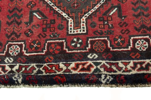 Central medallion detail of 2000s Shiraz rug from Iran / Persia