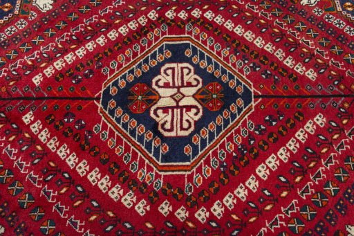 Central medallion detail of 2000s Shiraz rug from Iran / Persia