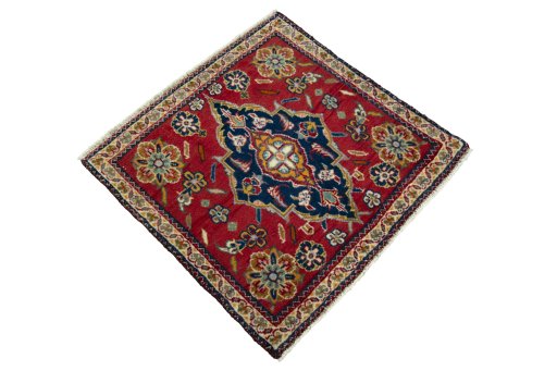 Close-up detail of 2000s Shiraz rug from Iran / Persia showing Wool weave