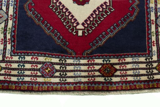 Central medallion detail of 2000s Shiraz rug from Iran / Persia