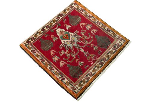 Close-up detail of 2000s Shiraz rug from Iran / Persia showing Wool weave